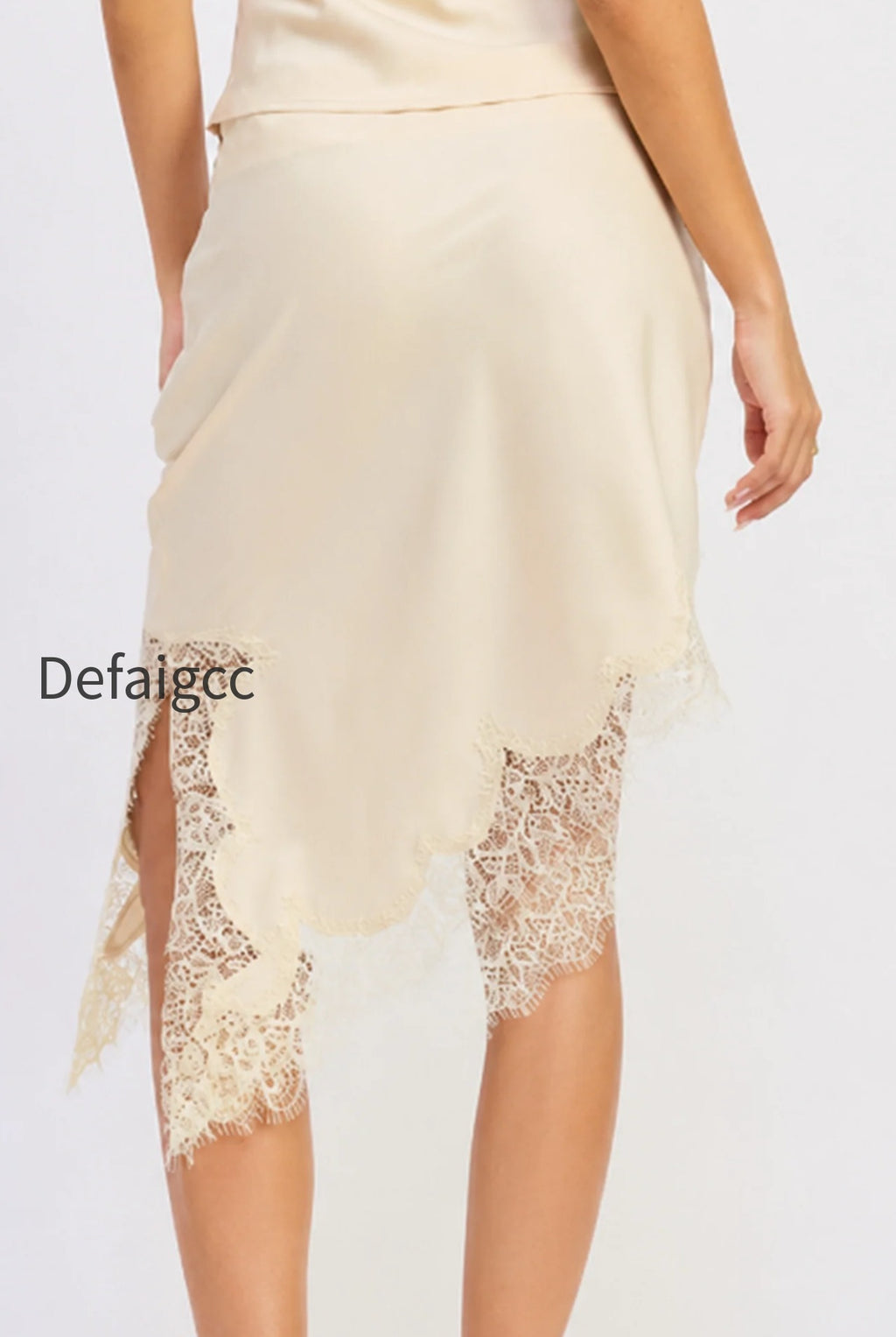 scalloped-lace-trim-skirt
