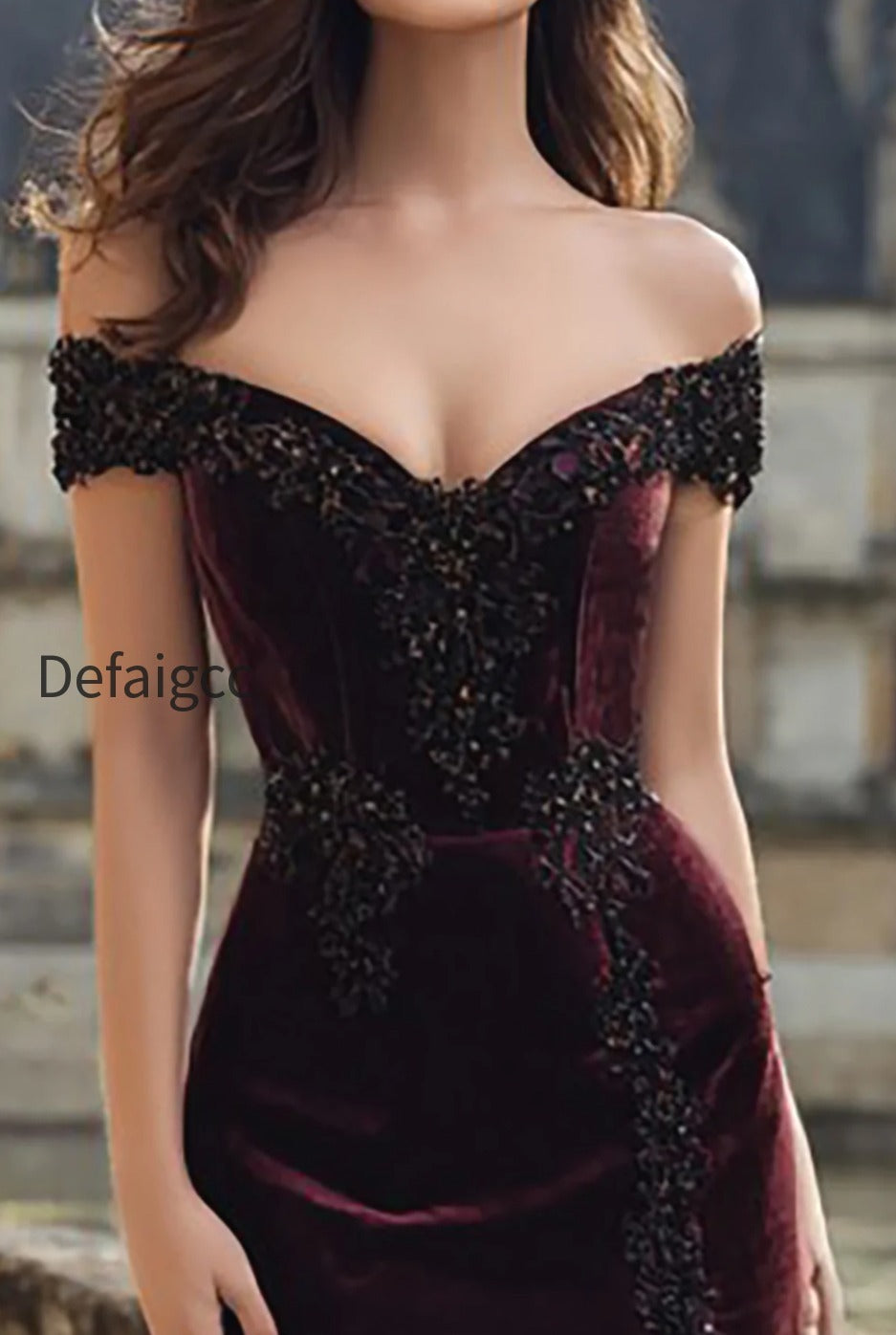 burgundy-velvet-appliqued-mermaid-long-holiday-party-dress-with-slit